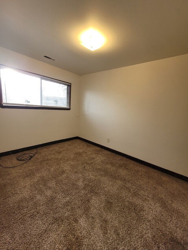 Building Photo - 1204-1206 Vandenberg Ave