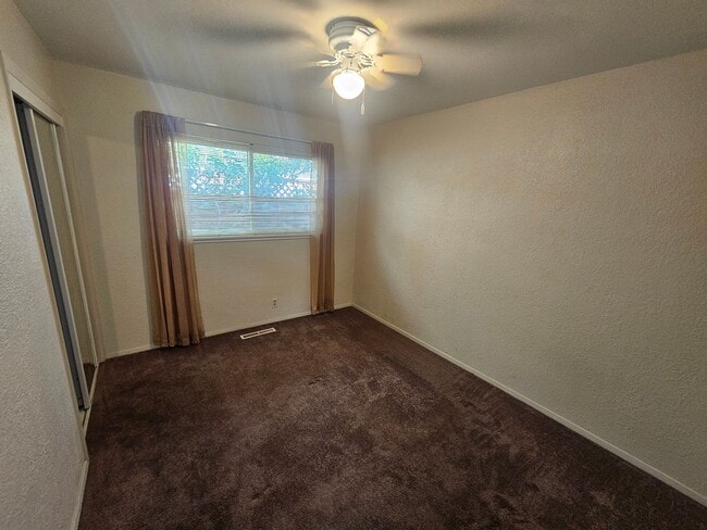 Building Photo - Charming Castro Valley Home: Spacious Livi...