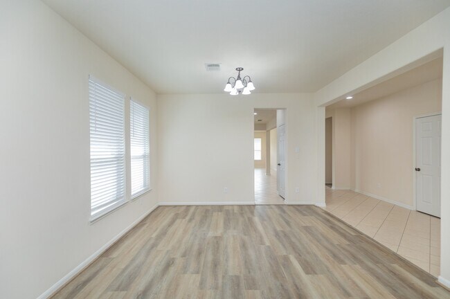 Building Photo - 7427 Boerne Creek Dr