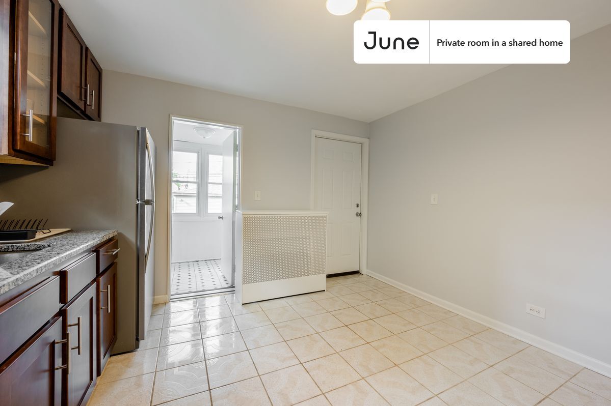 Building Photo - Room in Shared 3 bed/1 bath home