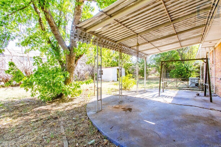 Building Photo - 2205 NW Smith Ave