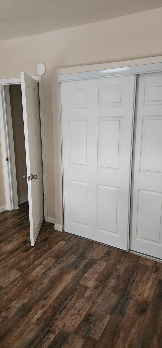 Building Photo - 639 Clinton St