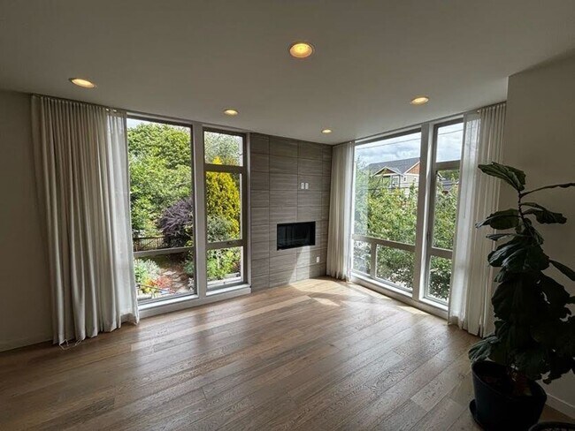 Building Photo - Modern Tri-Story in the heart of Capitol Hill