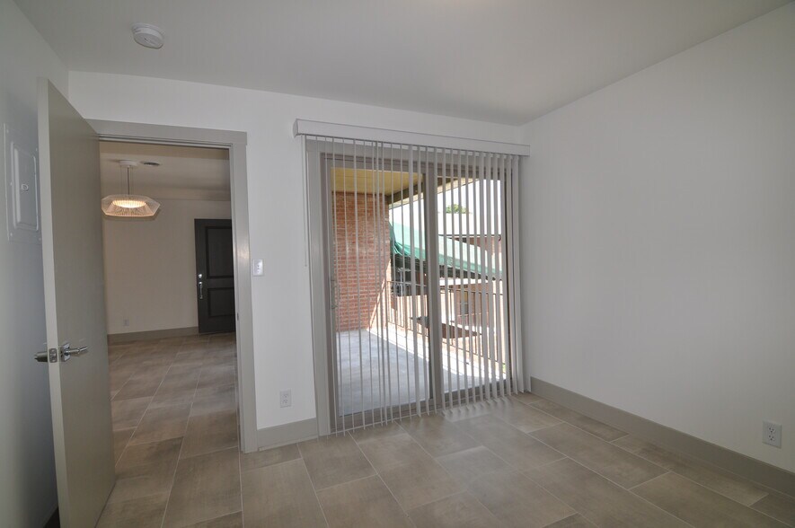 Building Photo - 918 10th Ave