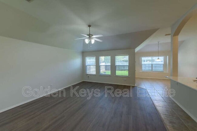 Building Photo - 672 S Heights Dr