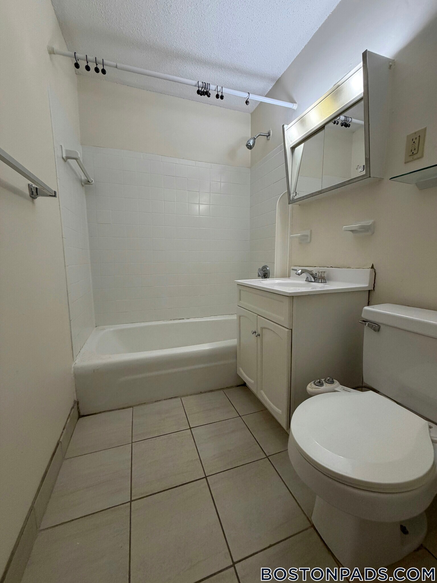 Building Photo - 122 Dustin St