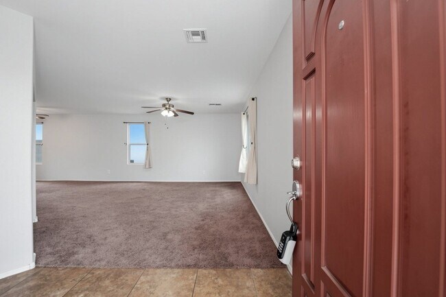 Building Photo - 2220 S Ponderosa Dr