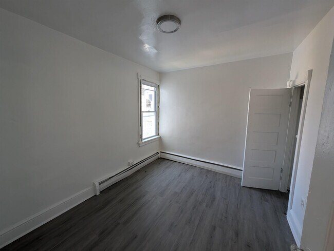 Building Photo - 347 N Ocean Ave