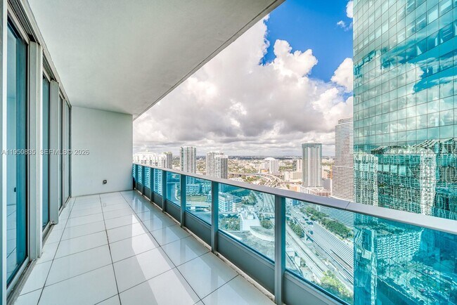 Building Photo - 200 Biscayne Blvd Way