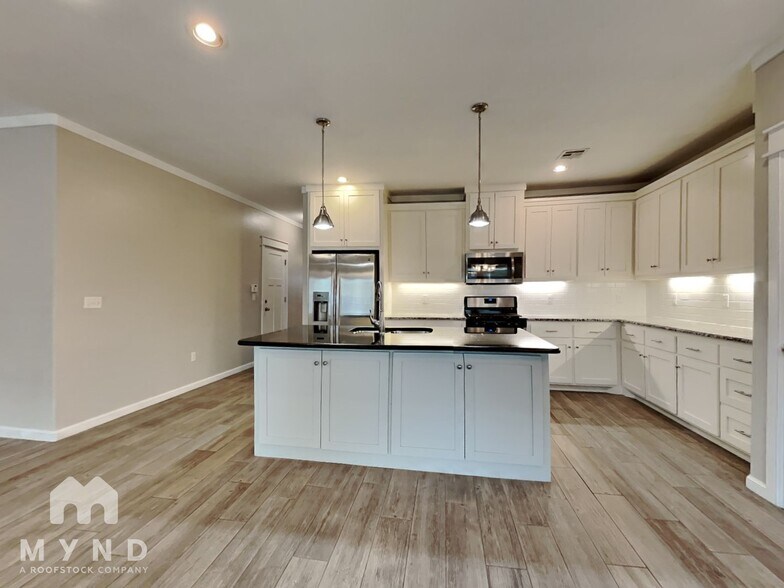 Building Photo - 12924 Firerock Cir