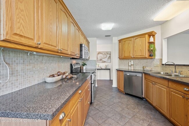 Building Photo - 763 Green Valley Ln
