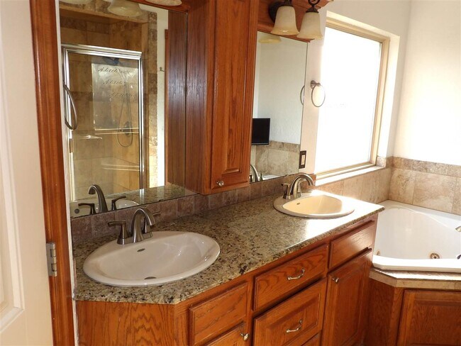 Building Photo - 202 Begonia