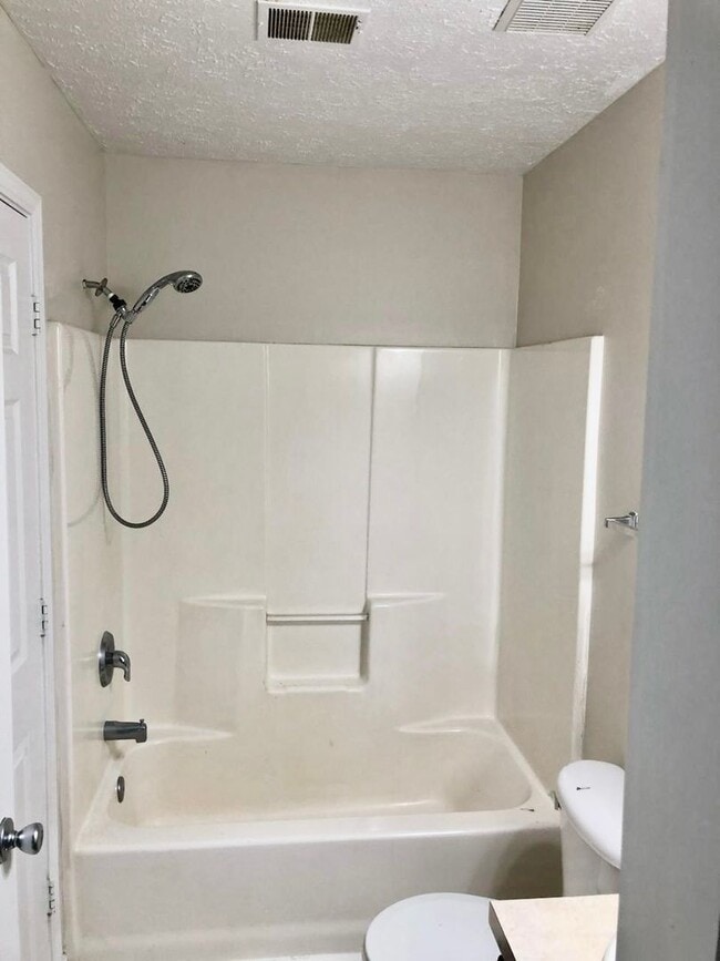 Building Photo - King George 3 Bedroom Townhouse