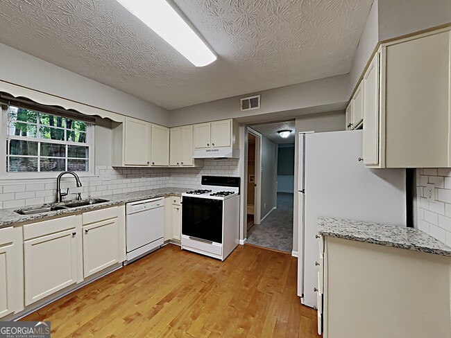 Building Photo - 800 Crab Orchard Dr