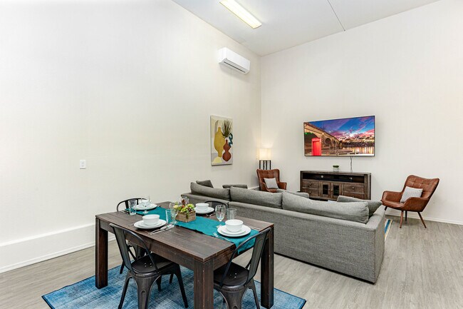 Building Photo - 820 Avalon Ave