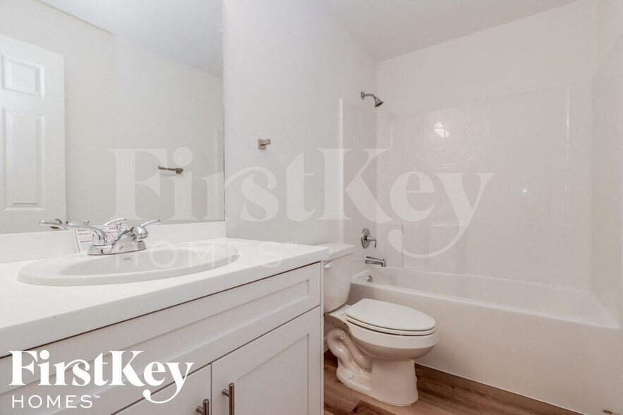 Building Photo - 3919 2nd St SW