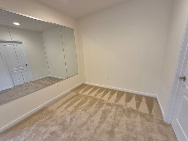 Building Photo - 15 Sweet William Dr