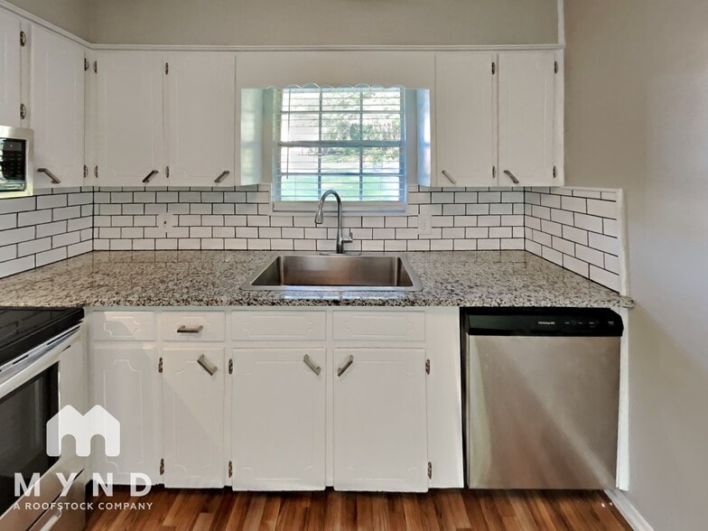 Building Photo - 933 Arcadia Cir