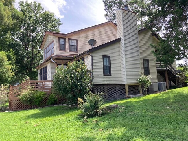 Building Photo - 554 Harbor Dr