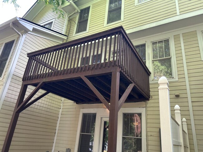 Building Photo - 3 Bedroom | 3.5 Bathroom Raleigh Townhome