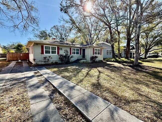 Building Photo - 301 N Washington Ave