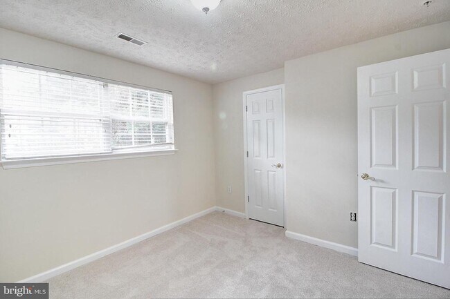 Building Photo - 7127 Ladd Cir