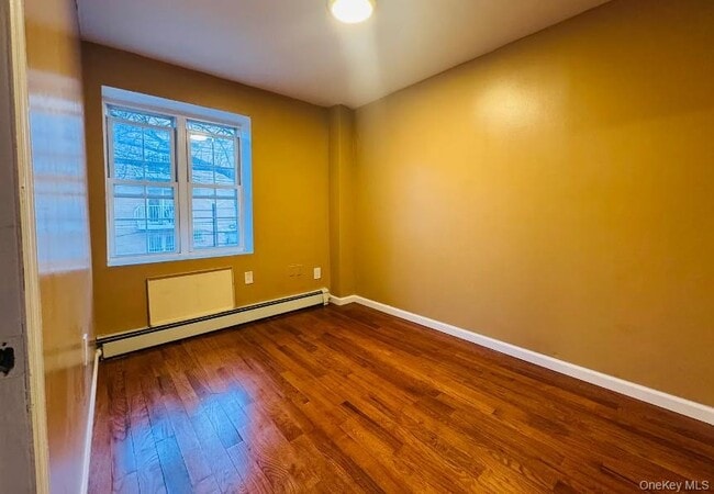 Building Photo - 590 E 178th St