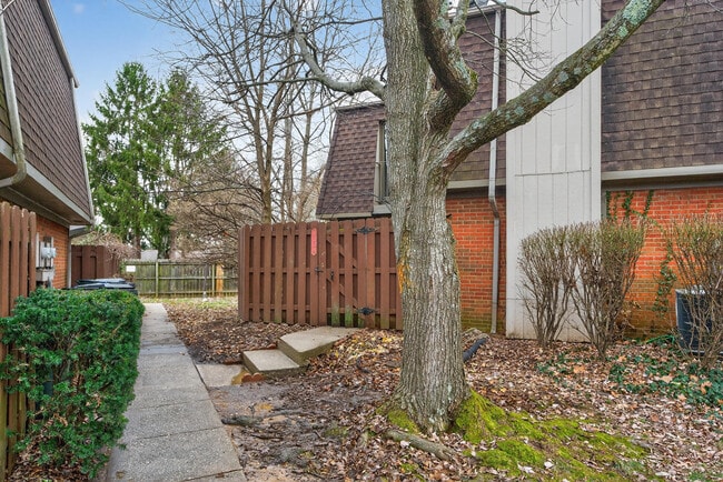 Building Photo - 433 Darby Creek Rd