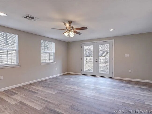 Building Photo - Spacious and Updated Three Bedroom Home with Large Backyard!!