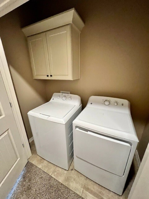 Building Photo - 892 W Hughes St