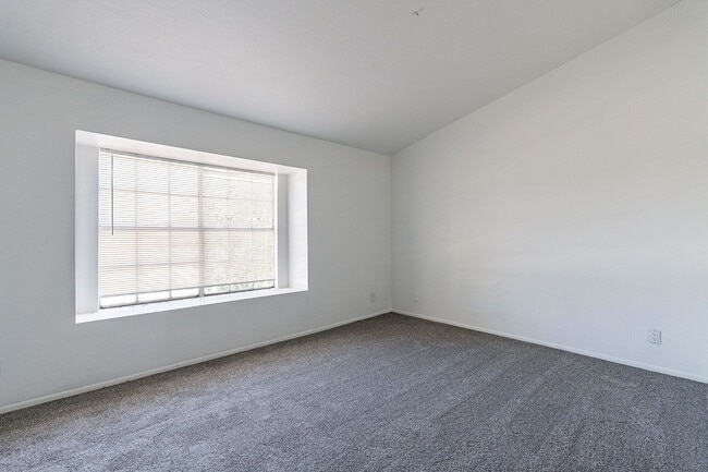 Building Photo - Brand new floor