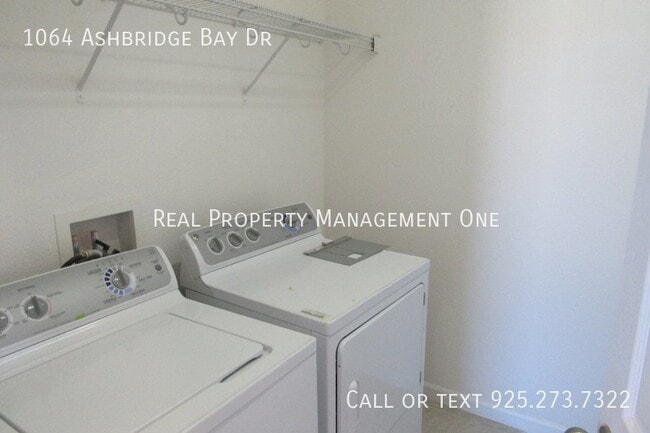 Building Photo - 1064 Ashbridge Bay Dr