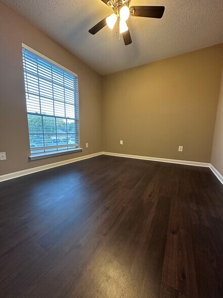 Building Photo - 1815 Gracy Farms Ln