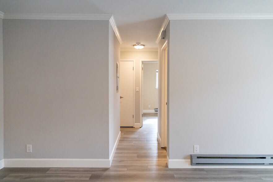 Building Photo - 242 Elwood St