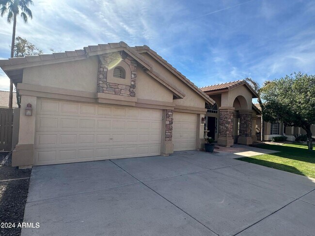 Building Photo - 2301 E Beachcomber Dr