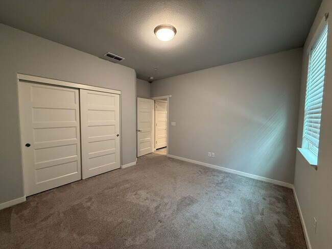 Building Photo - Pristine Condo in Monterey Village Gated Community