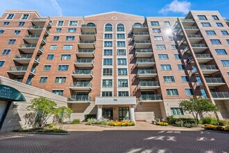 Building Photo - 750 Pearson St