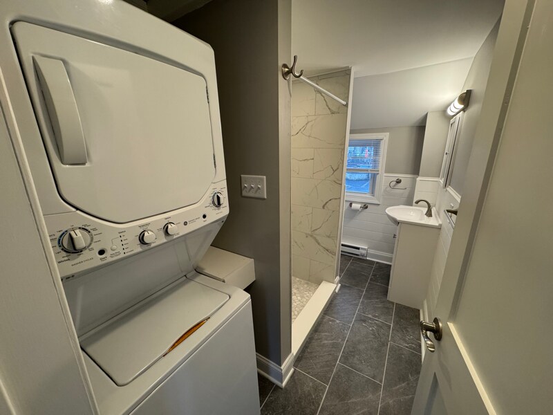 Building Photo - 321 Wesley Ave