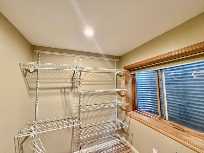 Building Photo - 3805 Brushland Ct