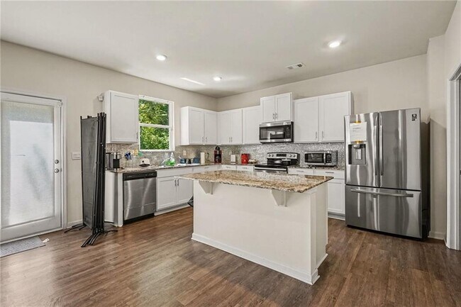 Building Photo - 477 Starbuck Parkway