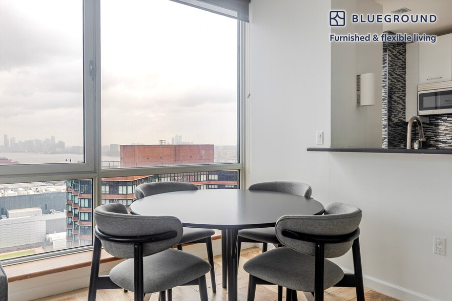 Building Photo - 635 W 42nd St