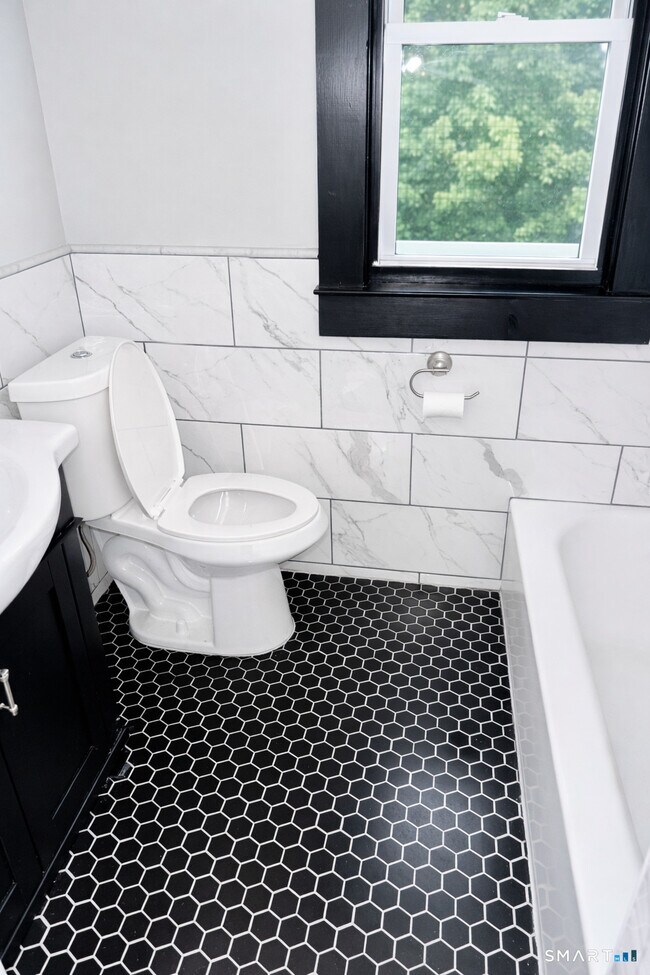 Building Photo - 65 Wooding St