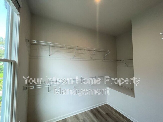 Building Photo - 717 Perch Pl