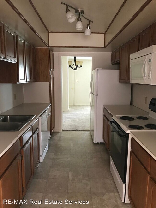 Building Photo - 3 br, 2.5 bath House - 10032 Georgetown