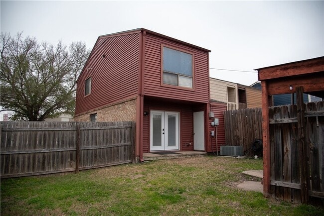 Building Photo - 1328 Airline Dr