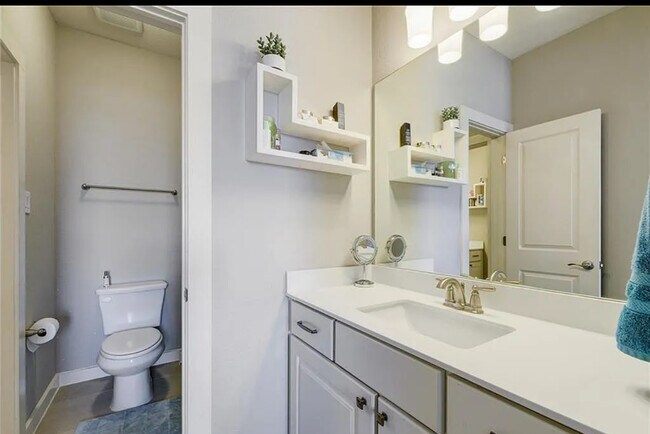 Building Photo - 104 Garner Park Cove