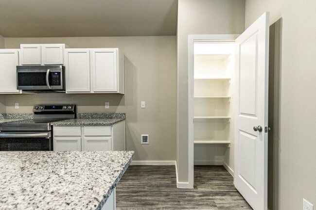 Building Photo - "Charming 3-Bed, 2-Bath Haven with 1,615 Sq Ft in Lubbock's Cozy Kirksey Avenue!" Half off first ...