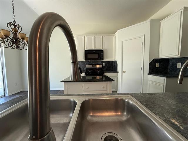 Building Photo - 9104 Bedford Ln