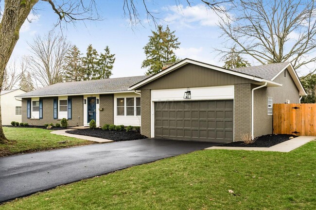 Building Photo - 2850 Pickwick Dr