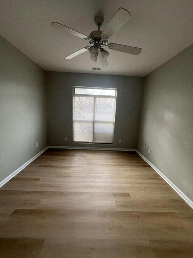 Building Photo - 3 Bedroom, 2 Bath home located conveniently in the Hamburg area!